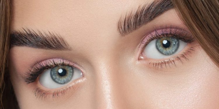 Using Careprost to Thicken Lashes